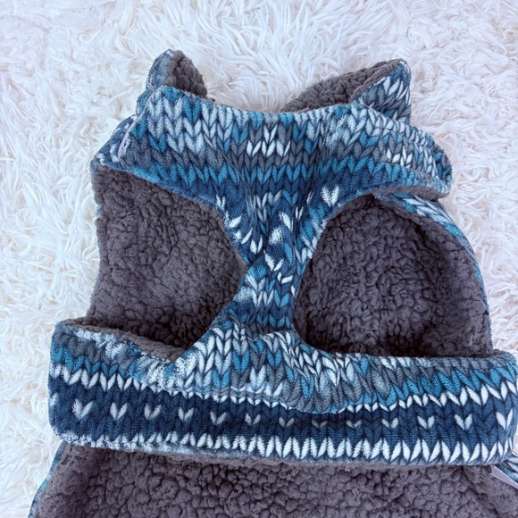 BERKSHIRE PET COLLECTION Blue and Gray Patterned fleece Dog Sweater size medium - Picture 7 of 12